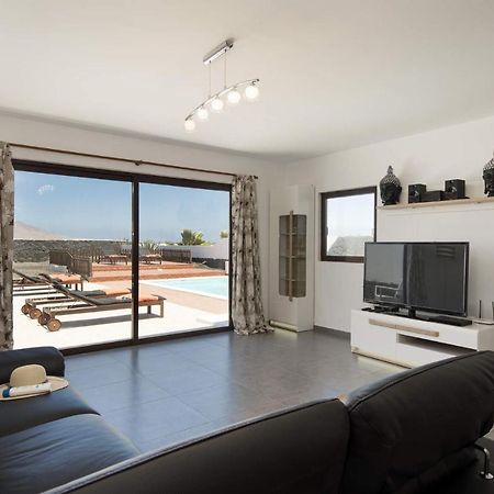 Villa Chinamar By Villa Plus Playa Blanca  Extérieur photo