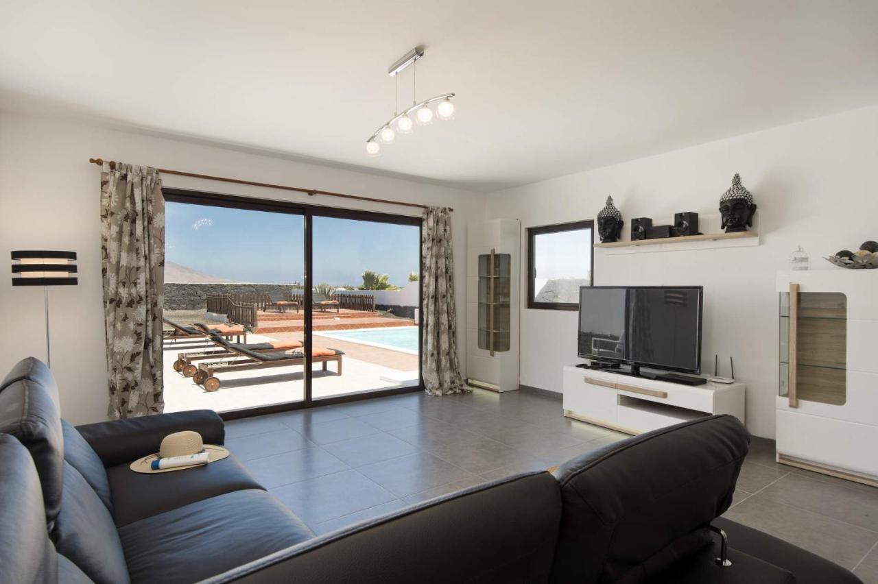 Villa Chinamar By Villa Plus Playa Blanca  Extérieur photo