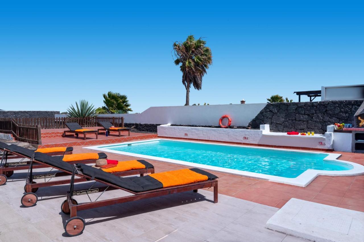 Villa Chinamar By Villa Plus Playa Blanca  Extérieur photo