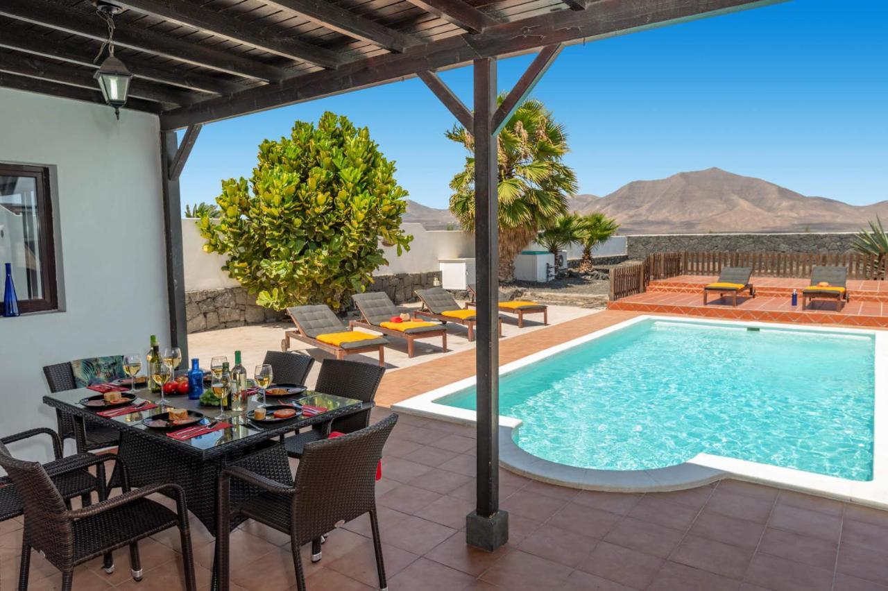 Villa Chinamar By Villa Plus Playa Blanca  Extérieur photo