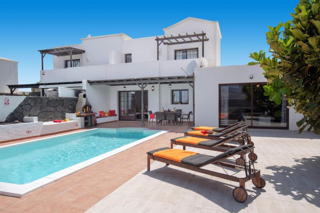 Villa Chinamar By Villa Plus Playa Blanca  Extérieur photo
