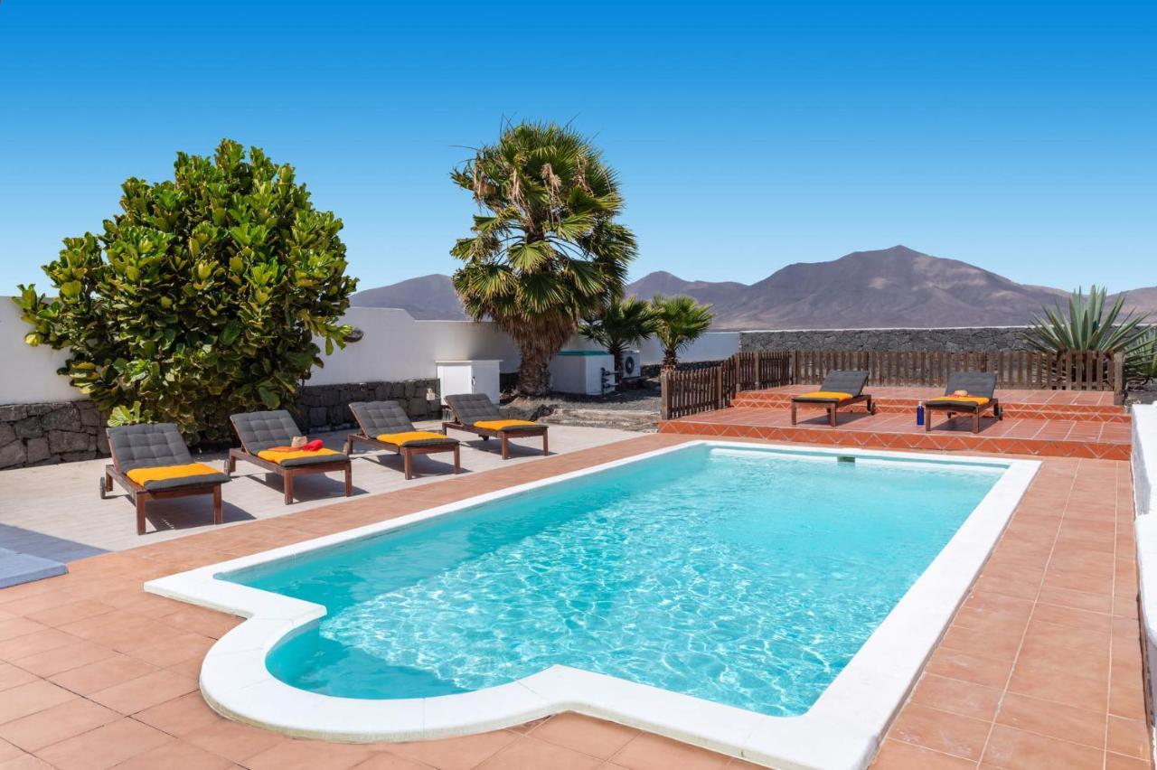 Villa Chinamar By Villa Plus Playa Blanca  Extérieur photo