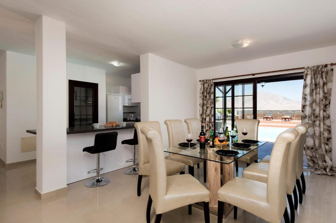 Villa Chinamar By Villa Plus Playa Blanca  Extérieur photo